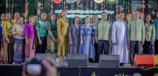 เข้าร่วมพิธีเปิดงานทุ่งศรีเมืองอำเภอบ้านดุง